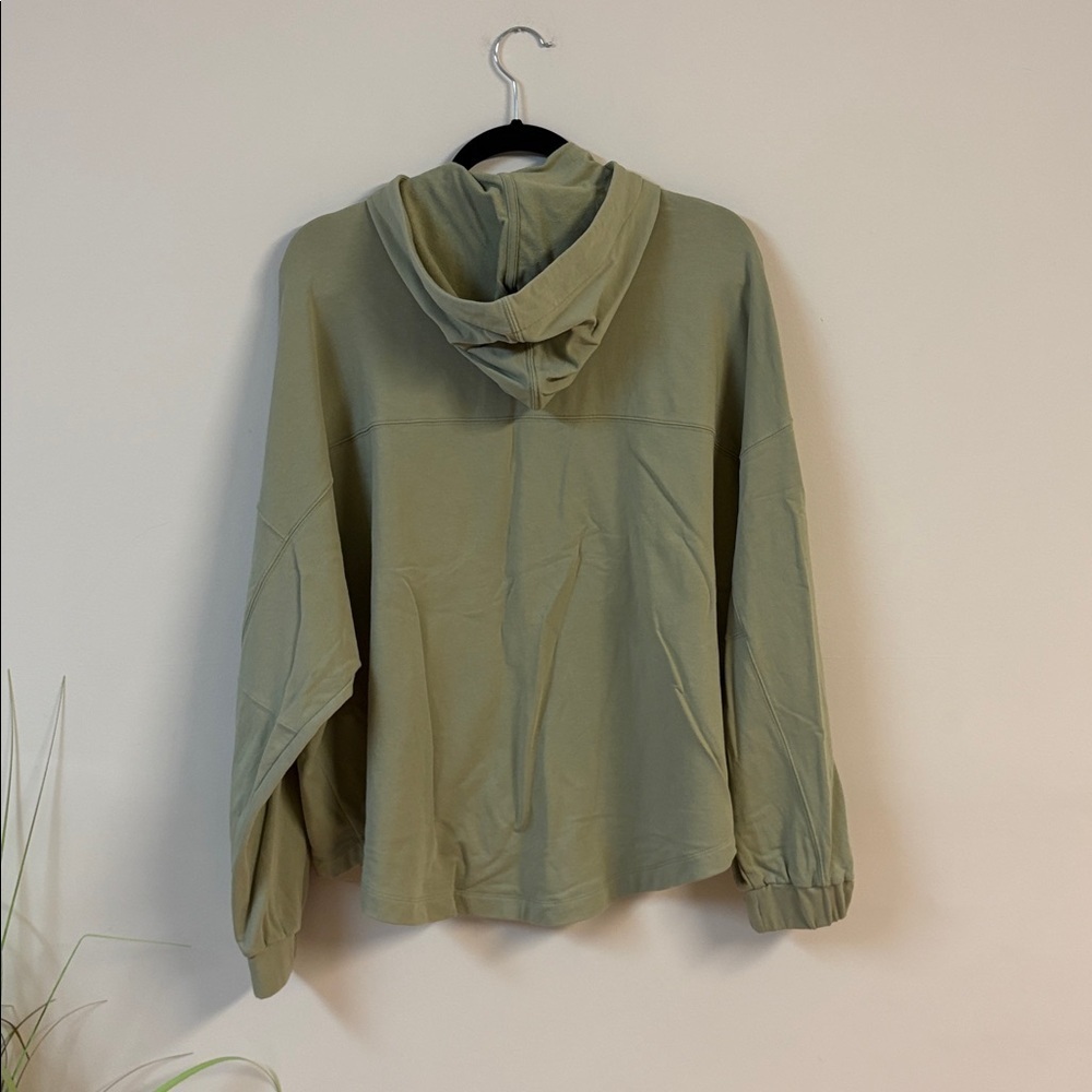 Knix Womenâs sage Green Good to go Hoodie size L - Picture 3 of 4